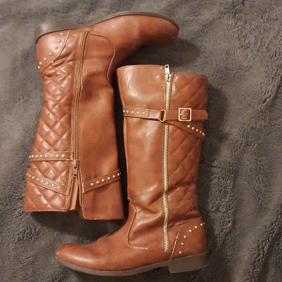 boots - Picture 2 of 4